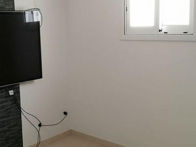 Piso en venta en calle De Sant Bertran, Barcelona, de 45 m² 3 habitaciones por 165.000