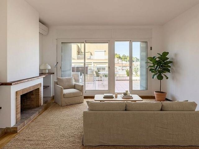 Piso en venta en calle De Sant Gervasi de Cassoles, Barcelona, de 80 m² 2 habitaciones por 598.000