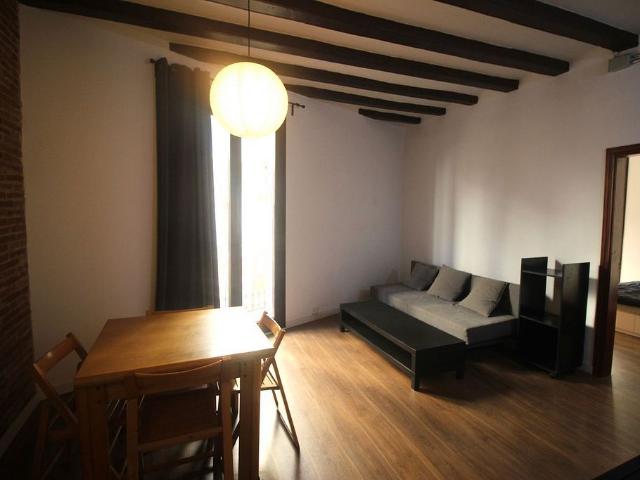 Piso en venta en calle De Sant Gil, Barcelona, de 70 m² 2 habitaciones por 329.000