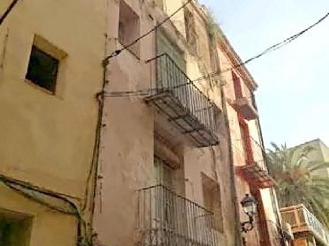 Piso en venta en calle De Sant Domènec, Tortosa, de 53 m² 2 habitaciones por 8.900