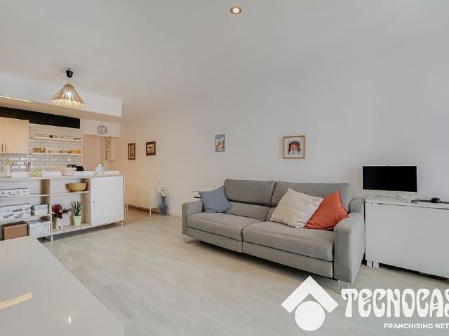 Piso en venta en calle De Sant Felip i de Rosés, Badalona, de 81 m² 3 habitaciones por 309.900