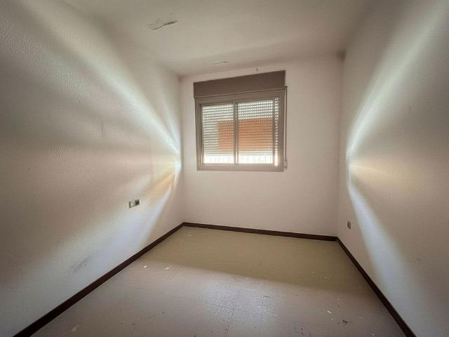 Piso en venta en calle De Sant Francesc Xavier, Barcelona, de 51 m² 3 habitaciones por 144.000