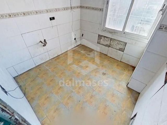 Piso en venta en calle De Sant Isidor, Sabadell, de 60 m² 3 habitaciones por 139.000