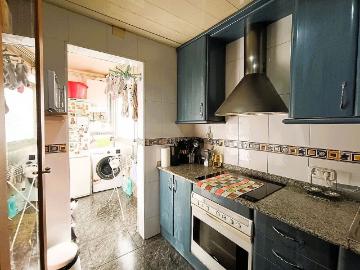 Piso en venta en calle De Sant Isidor, Sabadell, de 80 m² 3 habitaciones por 185.000