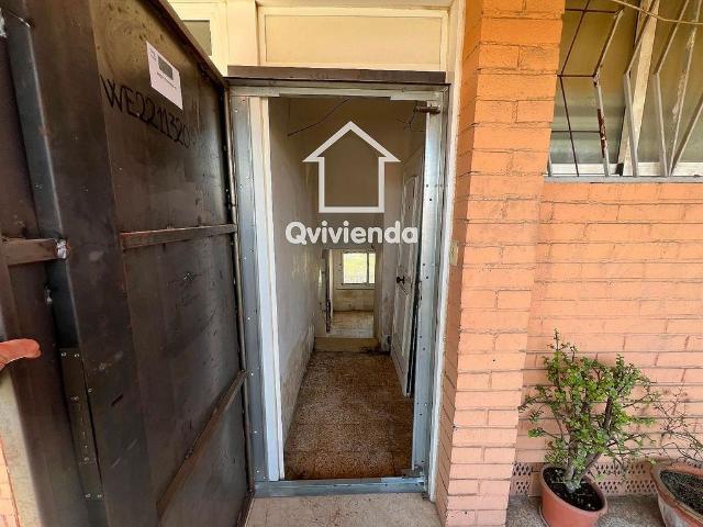 Piso en venta en calle De Sant Isidor, Sabadell, de 82 m² 2 habitaciones por 139.000