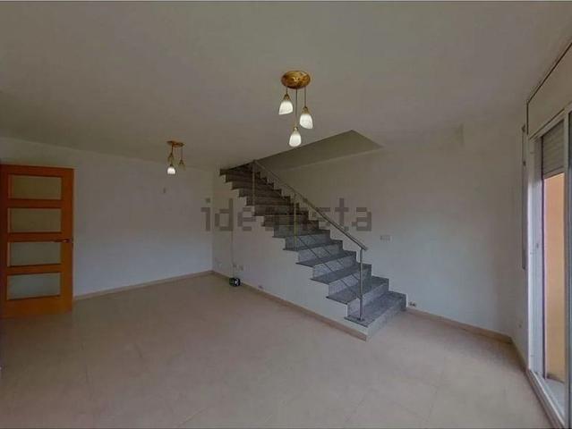 Piso en venta en calle De Sant Isidre, Torrelles de Foix, de 119.000 m² 3 habitaciones por 158.000
