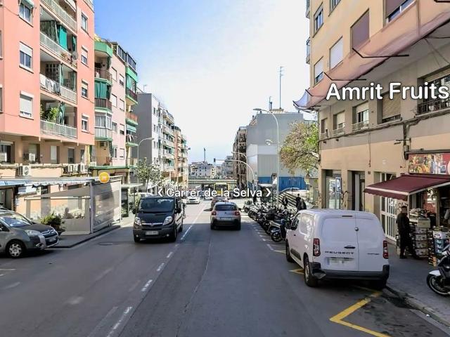 Piso en venta en calle De Sant Joan de la Creu, Badalona, de 58 m² 3 habitaciones por 199.000