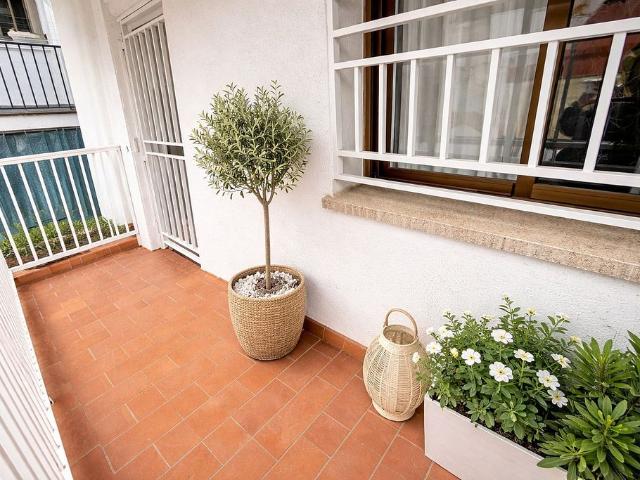 Piso en venta en calle De Sant Joaquim, Santa Coloma de Gramanet, de 125 m² 4 habitaciones por 327.900