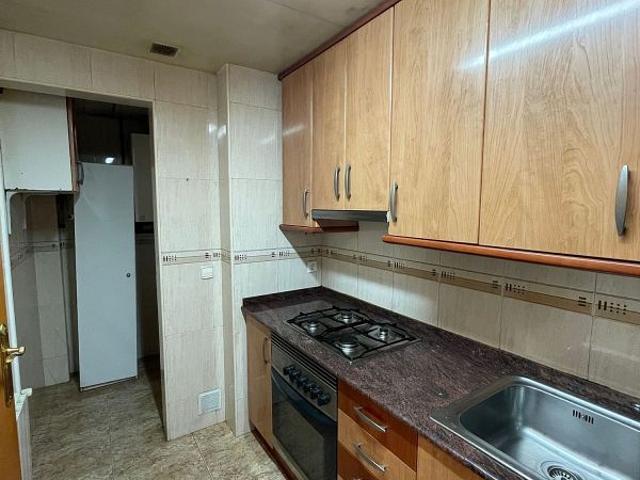 Piso en venta en calle De Sant Josep, Sant Feliu de Llobregat, de 75 m² 3 habitaciones por 250.000