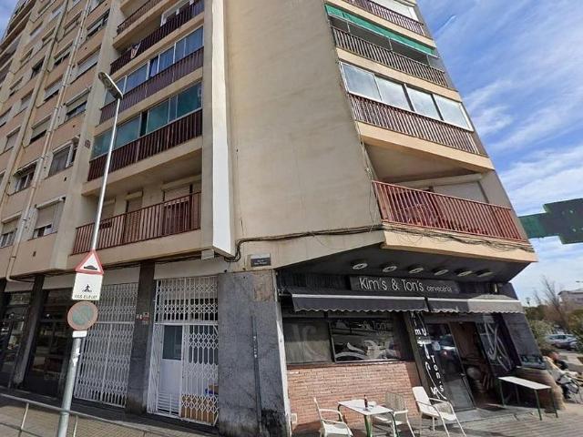 Piso en venta en calle De Sant Oleguer, Barbera del Vallès, de 61 m² 3 habitaciones por 120.000