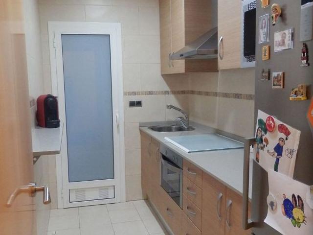 Piso en venta en calle De Sant Lluís, Cornellà de Llobregat, de 60 m² 3 habitaciones por 195.000