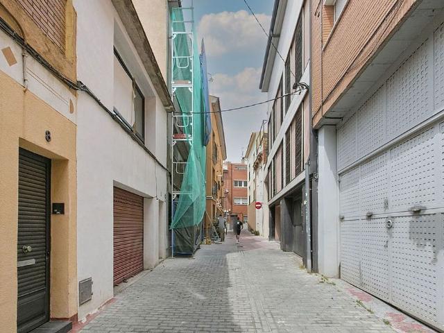 Piso en venta en calle De Sant Magí, Rubí, de 91 m² 2 habitaciones por 199.000