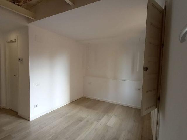 Piso en venta en calle De Sant Martí, Barcelona, de 39 m² 1 habitación por 192.000