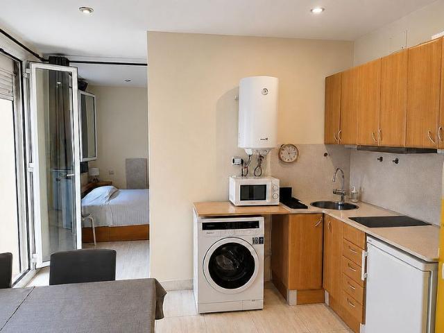 Piso en venta en calle De Sant Miquel, Barcelona, de 29 m² 1 habitación por 219.000