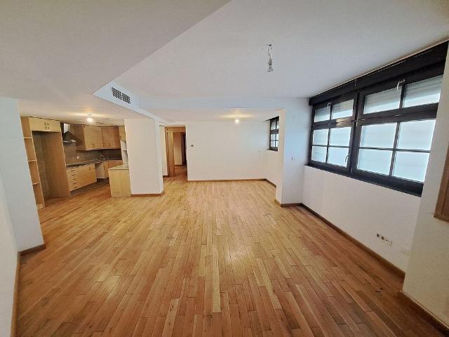 Piso en venta en calle De Sant Salvador, Barcelona, de 149 m² 3 habitaciones por 359.000
