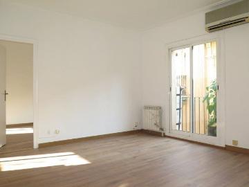 Piso en venta en calle De Sant Pau, Barcelona, de 54 m² 2 habitaciones por 260.000
