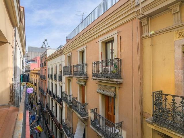 Piso en venta en calle De Sant Pau, Barcelona, de 54 m² 2 habitaciones por 260.000