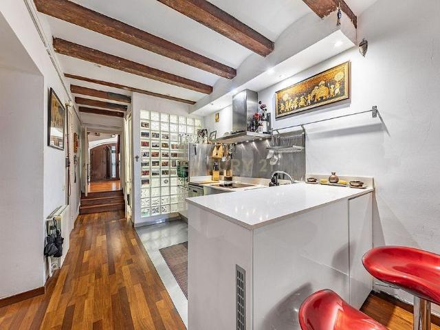 Piso en venta en calle De Sant Pau, Barcelona, de 65 m² 1 habitación por 319.000