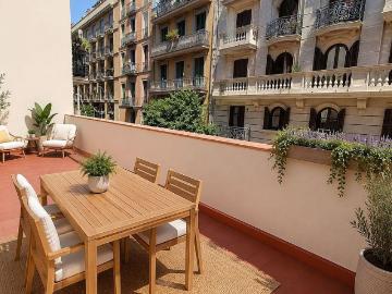 Piso en venta en calle De Sant Pau, Barcelona, de 81 m² 3 habitaciones por 390.000