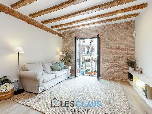 Piso en venta en calle De Sant Pau, Barcelona, de 90 m² 3 habitaciones por 399.000
