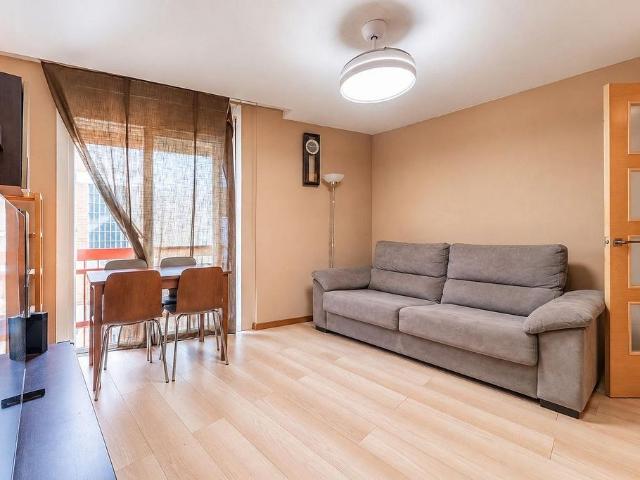 Piso en venta en calle De Sant Pau, Llagosta, La, de 50 m² 3 habitaciones por 218.000