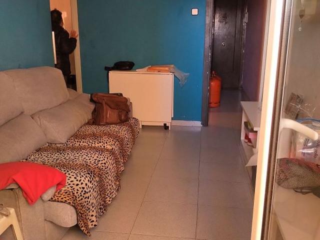 Piso en venta en calle De Sant Pere, Hospitalet de Llobregat, L´, de 44 m² 3 habitaciones por 175.000