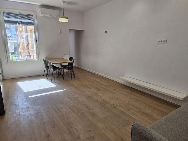 Piso en venta en calle De Sant Pere Més Alt, Barcelona, de 60 m² 2 habitaciones por 375.000
