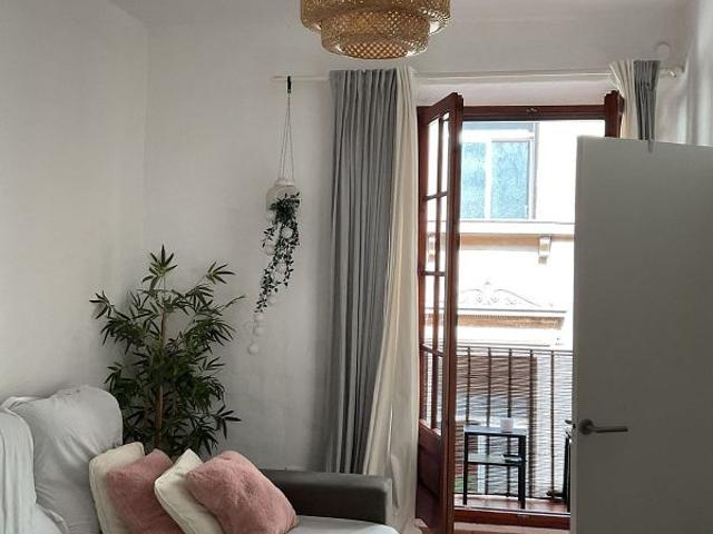 Piso en venta en calle De Sant Pere Més Alt, Barcelona, de 67 m² 3 habitaciones por 379.000
