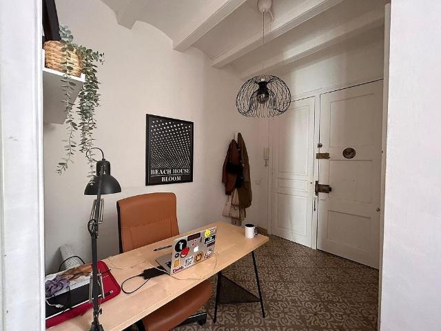 Piso en venta en calle De Sant Pere Mitjà, Barcelona, de 38 m² 1 habitación por 235.000