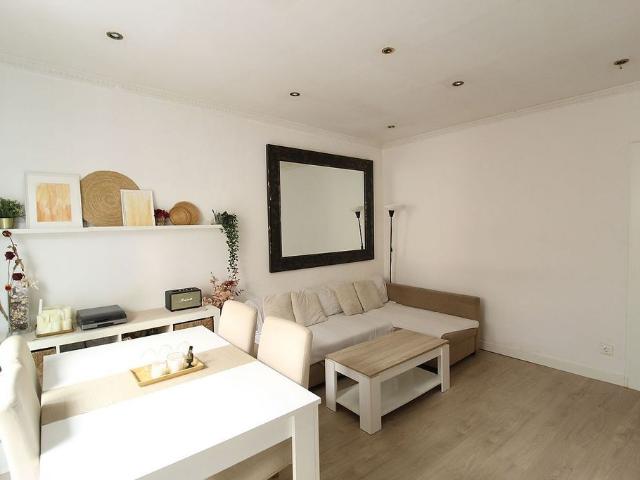 Piso en venta en calle De Sant Pere Mitjà, Barcelona, de 78 m² 3 habitaciones por 322.000
