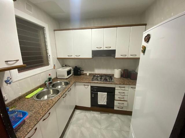 Piso en venta en calle De Sant Pere Mitjà, Barcelona, de 80 m² 3 habitaciones por 318.000