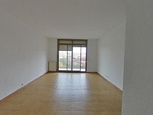 Piso en venta en calle De Sant Roc, Rubí, de 75 m² 3 habitaciones por 111.000