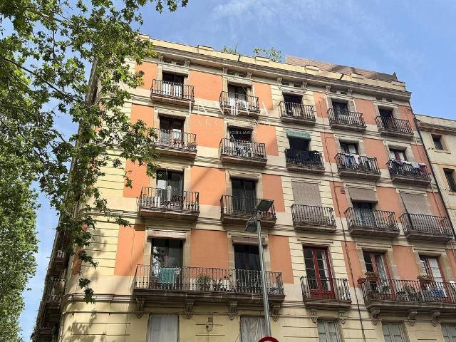 Piso en venta en calle De Sant Rafael, Barcelona, de 79 m² 4 habitaciones por 299.000