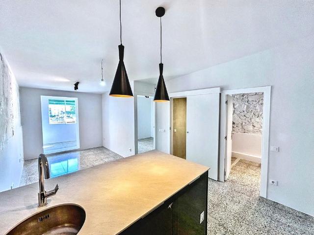 Piso en venta en calle De Sant Ramon, Barcelona, de 53 m² 2 habitaciones por 245.000