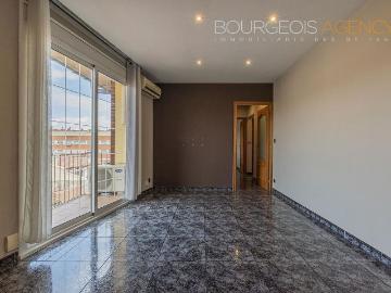 Piso en venta en calle De Sant Vicenç Ferrer, Cornellà de Llobregat, de 60 m² 3 habitaciones por 310.000