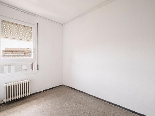 Piso en venta en calle De Sant Vicenç, Sabadell, de 100 m² 4 habitaciones por 348.000