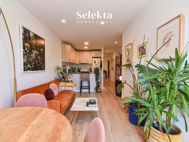 Piso en venta en calle De Santa Madrona, Barcelona, de 53 m² 2 habitaciones por 320.000