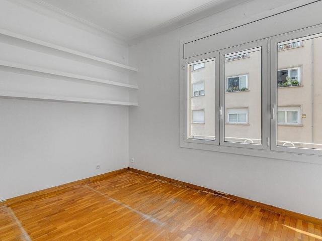 Piso en venta en calle De Santa Amèlia, Barcelona, de 82 m² 4 habitaciones por 695.000