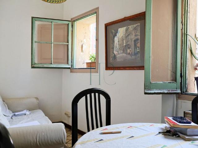 Piso en venta en calle De Santa Anna, Barcelona, de 46 m² 2 habitaciones por 259.000