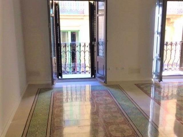 Piso en venta en calle De Santa Anna, Barcelona, de 80 m² 2 habitaciones por 675.000