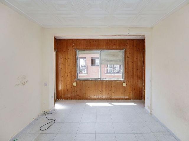 Piso en venta en calle De Santa Eugènia, Girona, de 78 m² 2 habitaciones por 119.000