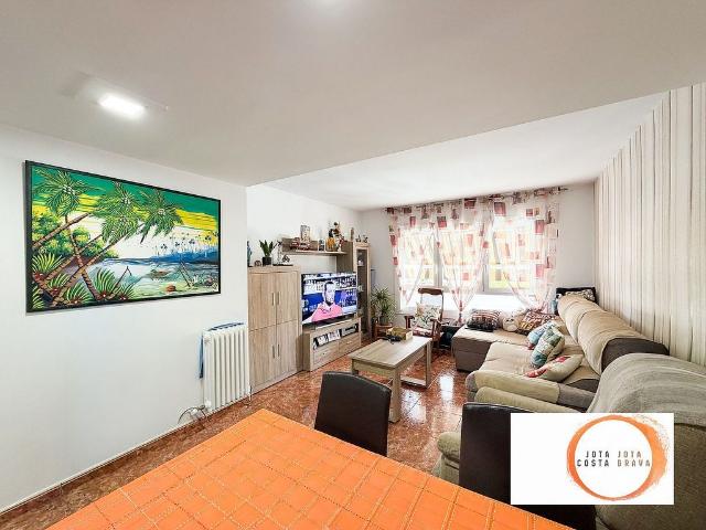 Piso en venta en calle De Santa Eugènia, Girona, de 97 m² 4 habitaciones por 195.000