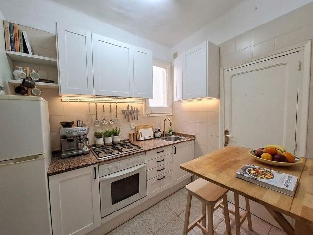 Piso en venta en calle De Santa Rosa, Barcelona, de 76 m² 2 habitaciones por 350.000