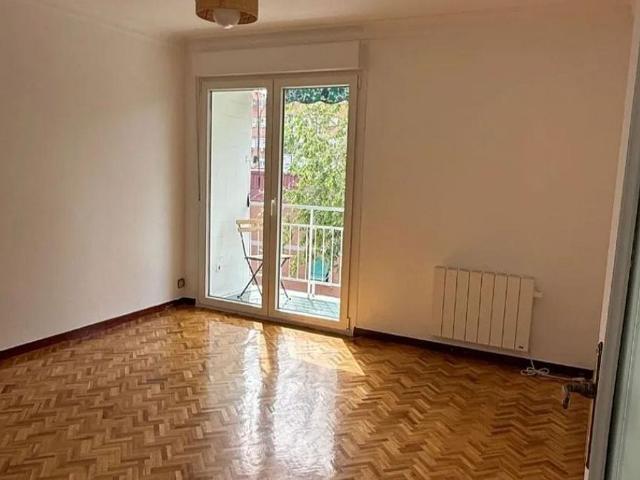 Piso en venta en calle De Santa Rosalia, Barcelona, de 47 m² 2 habitaciones por 189.000