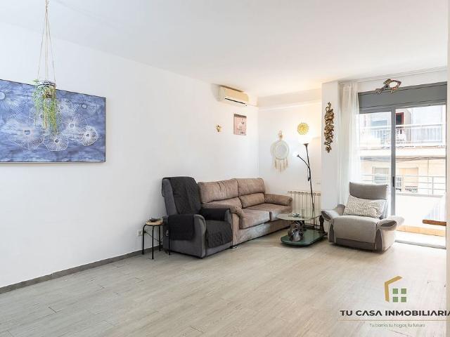 Piso en venta en calle De Santiago, Badalona, de 85 m² 3 habitaciones por 258.000