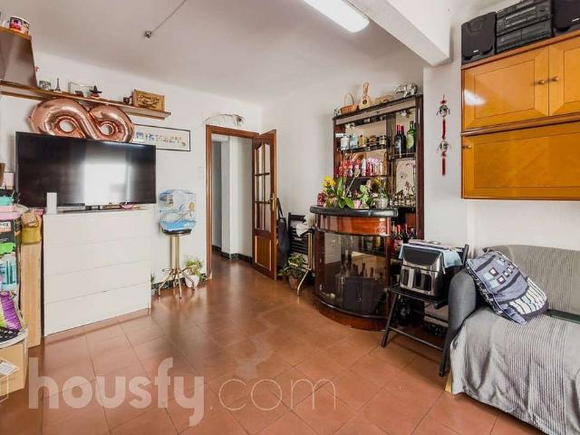 Piso en venta en calle De Santiago, Badalona, de 83 m² 4 habitaciones por 105.000