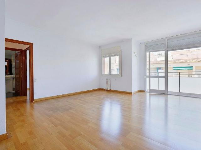 Piso en venta en calle De Santiago Rusiñol, Barcelona, de 84 m² 3 habitaciones por 445.000
