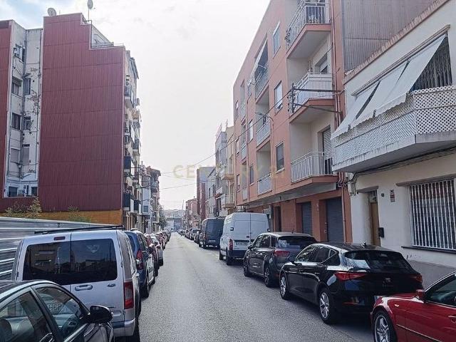 Piso en venta en calle De Santiago Rusiñol, Sabadell, de 43 m² 2 habitaciones por 69.750