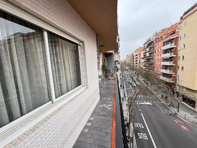 Piso en venta en calle De Sants, Barcelona, de 98 m² 4 habitaciones por 450.000