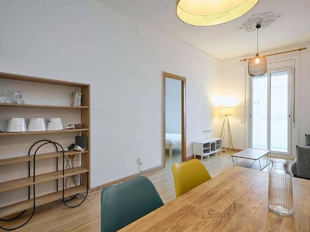 Piso en venta en calle De Sardenya, Barcelona, de 75 m² 3 habitaciones por 415.000